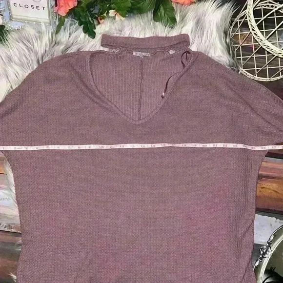 Mauve Purple Deconstructed Choker Cutout V-Neck Waffle Knit Sweater - Picture 6 of 7